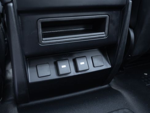 Used 2023 Land Rover Defender 90 X-Dynamic SE image 26