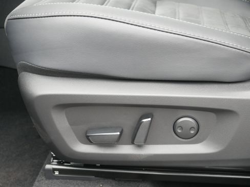 Used 2025 Mitsubishi Outlander AWD image 13
