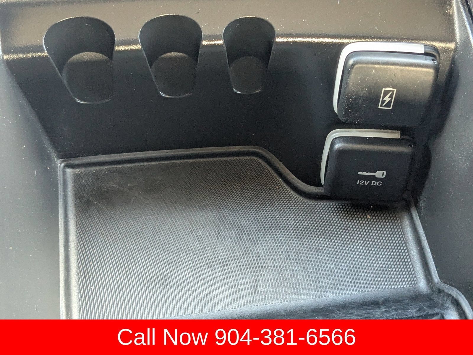 Used 2024 Chrysler Pacifica Limited FWD image 25