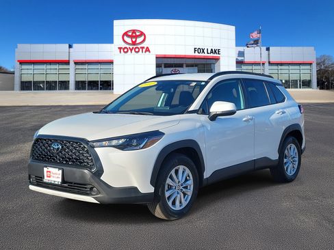 Used 2022 Toyota Corolla Cross LE image 2