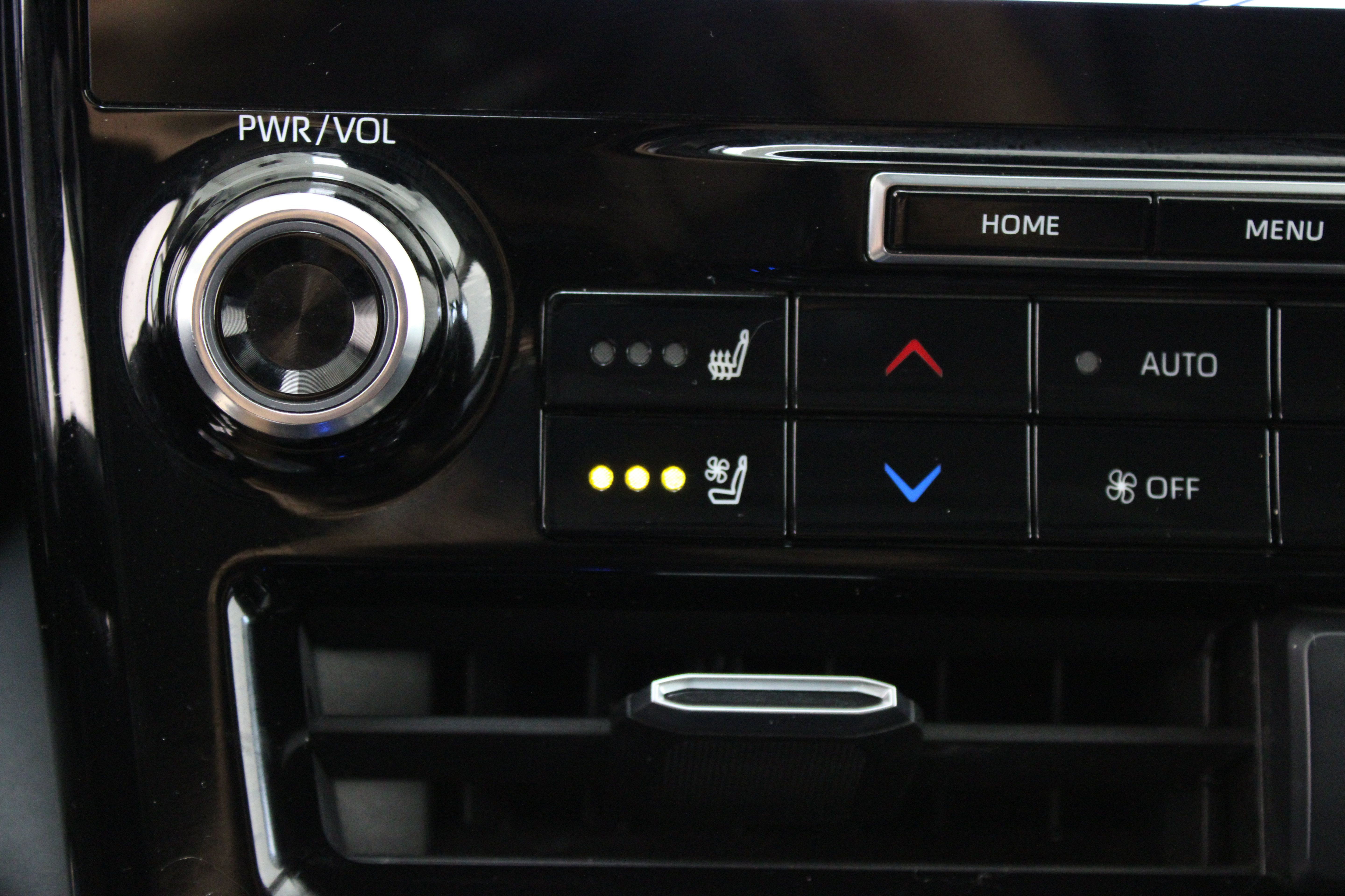 Certified 2020 Toyota Highlander Platinum AWD/4WD image 23