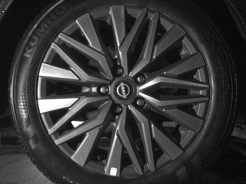 Used 2025 Nissan Altima 2.5 SV FWD image 15