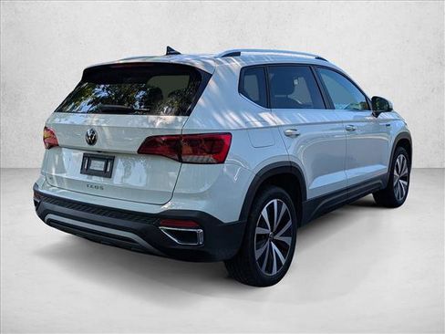 Used 2022 Volkswagen Taos SE FWD image 5
