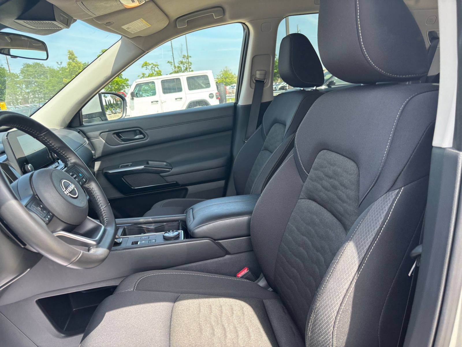Used 2025 Nissan Pathfinder SV AWD/4WD image 26