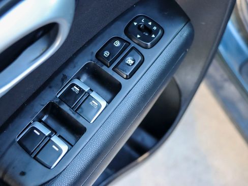 Used 2018 Kia Soul + image 13