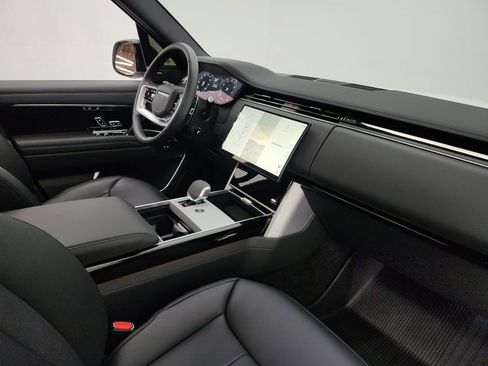 Used 2025 Land Rover Range Rover Long Wheelbase SE image 19