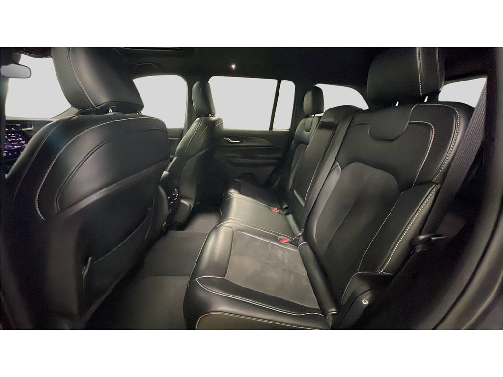 Used 2023 Jeep Grand Cherokee Altitude AWD/4WD image 16