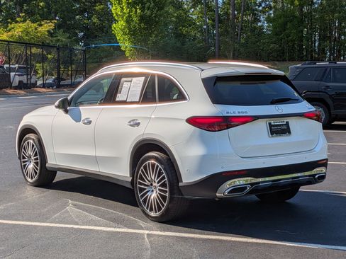 Used 2025 Mercedes-Benz GLC 300 4MATIC image 8