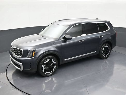 Used 2024 Kia Telluride S FWD image 12