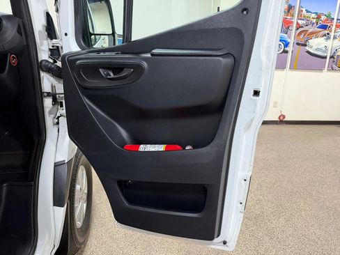 Used 2019 Mercedes-Benz Sprinter 2500 image 16