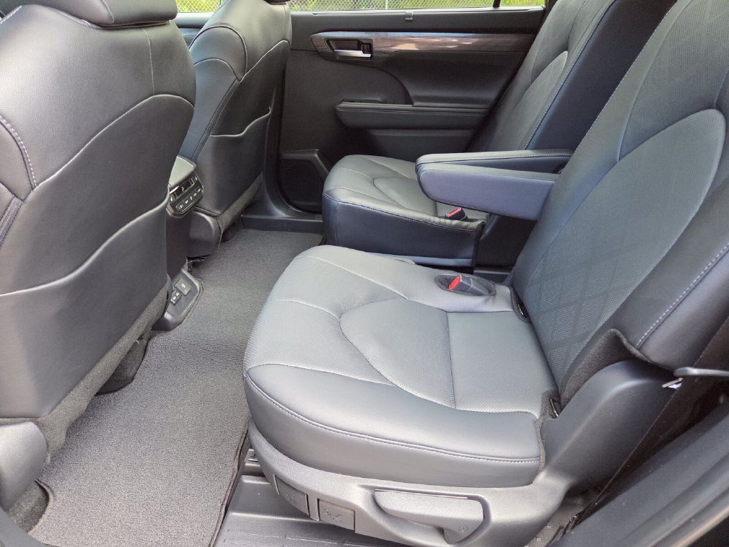 Certified 2026 Toyota Highlander Platinum AWD/4WD image 24