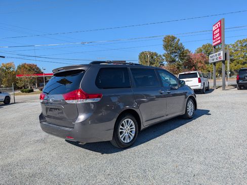 Used 2012 Toyota Sienna Limited image 7