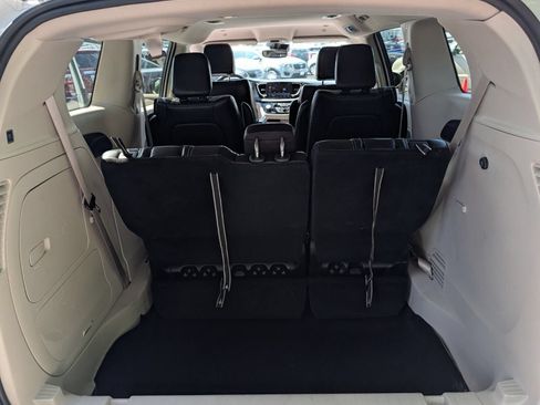 Used 2023 Chrysler Pacifica Touring-L FWD image 21