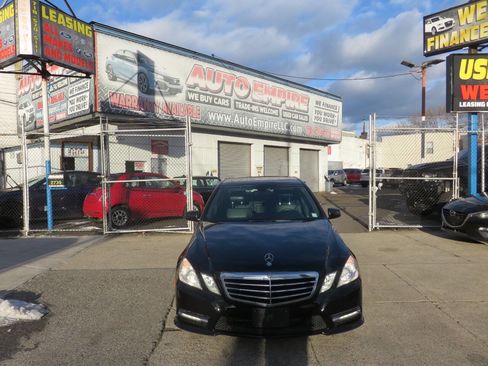 Used 2013 Mercedes-Benz E 350 4MATIC Sedan image 6