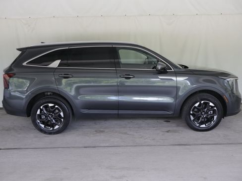Used 2024 Kia Sorento S w/ Panoramic Sunroof Package AWD/4WD image 6