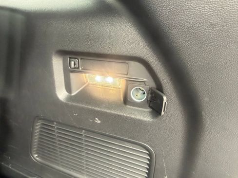 Used 2024 Ford Explorer XLT AWD/4WD image 48