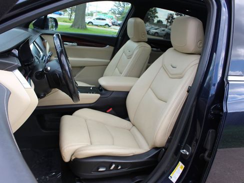 Used 2017 Cadillac XT5 Luxury AWD/4WD image 16