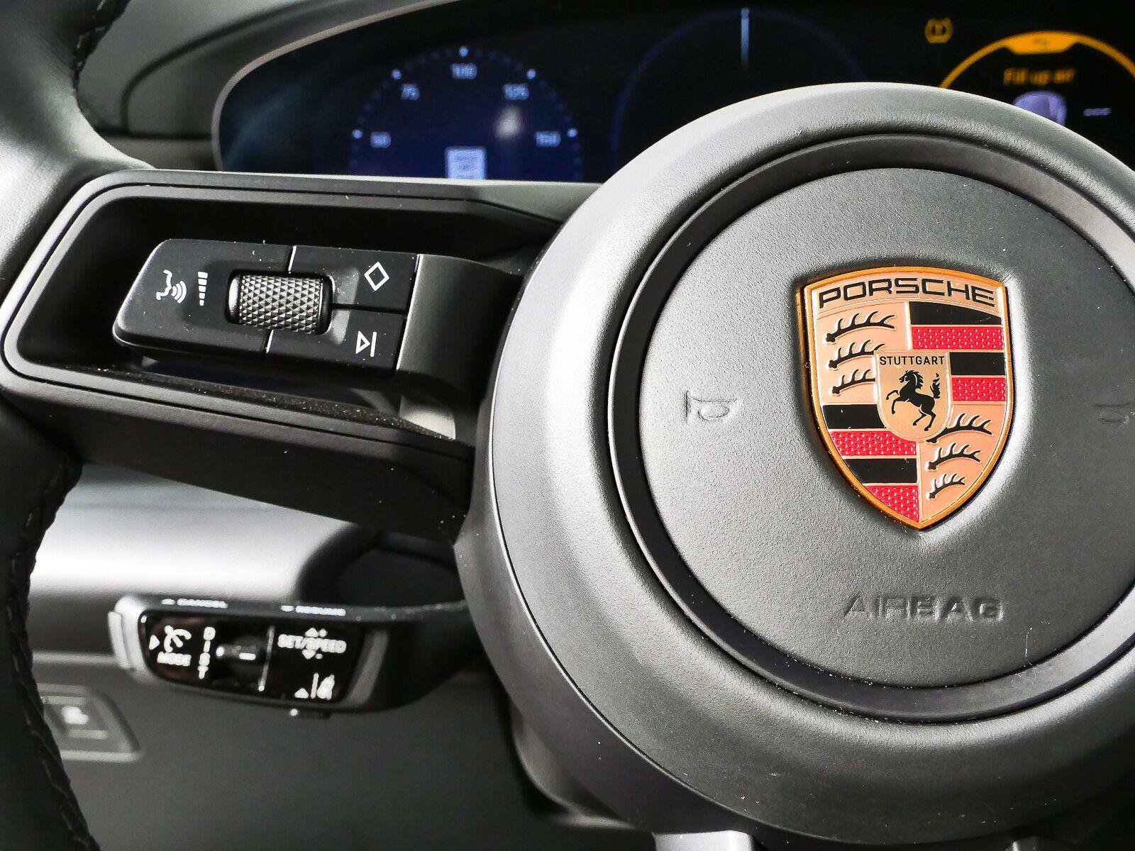 Certified 2025 Porsche Macan 4S Electric AWD/4WD image 11
