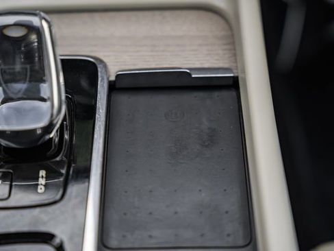 Used 2022 Volvo XC60 T8 Inscription w/ Advanced Package image 24