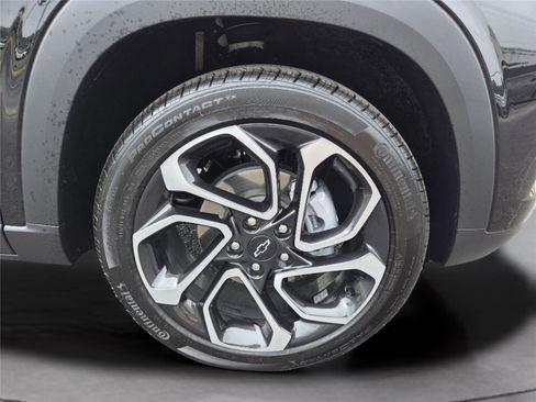 Used 2026 Chevrolet Trax RS w/ Sunroof Package FWD image 34