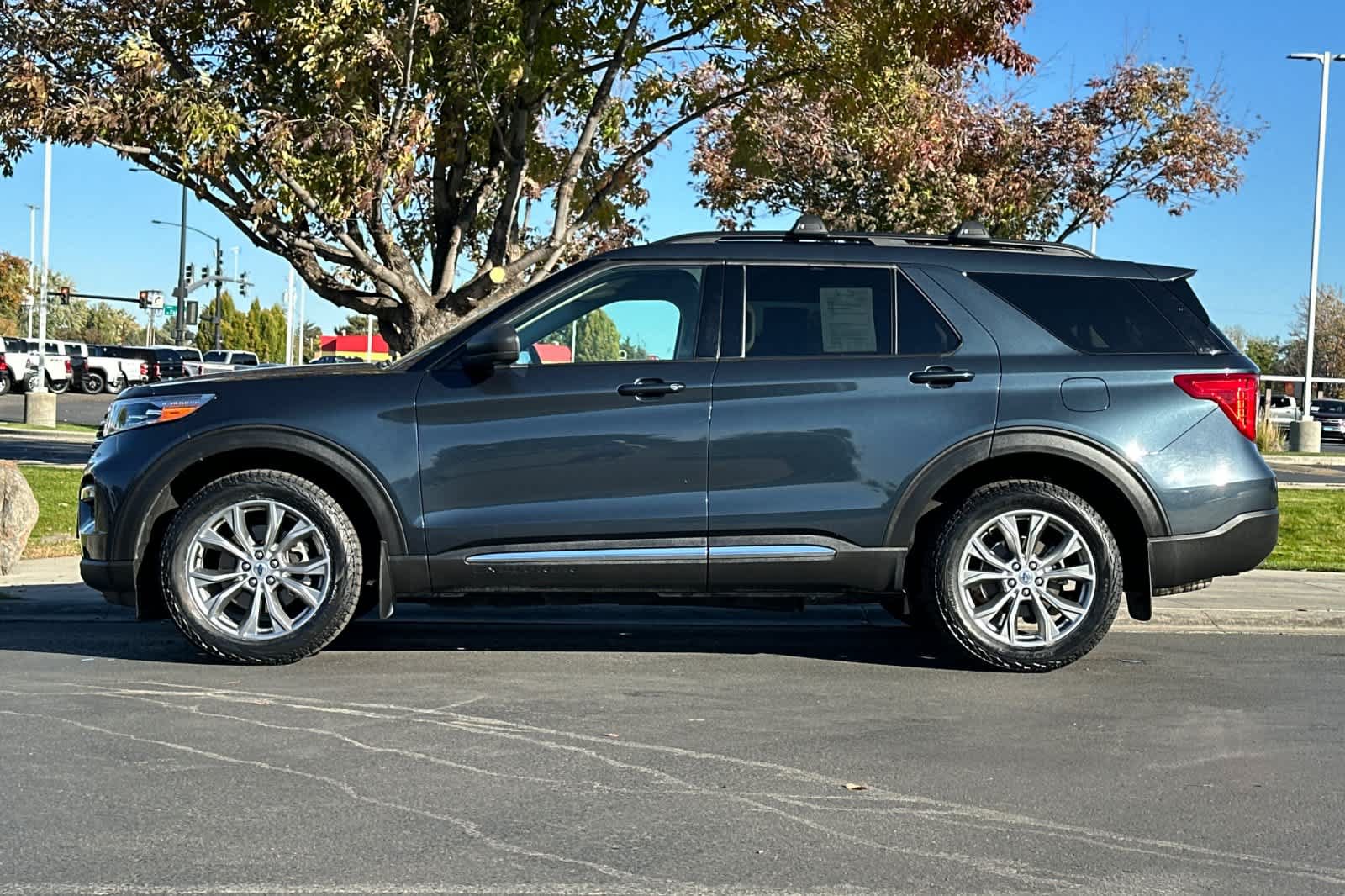 Certified 2023 Ford Explorer XLT w/ Equipment Group 202A AWD/4WD image 5
