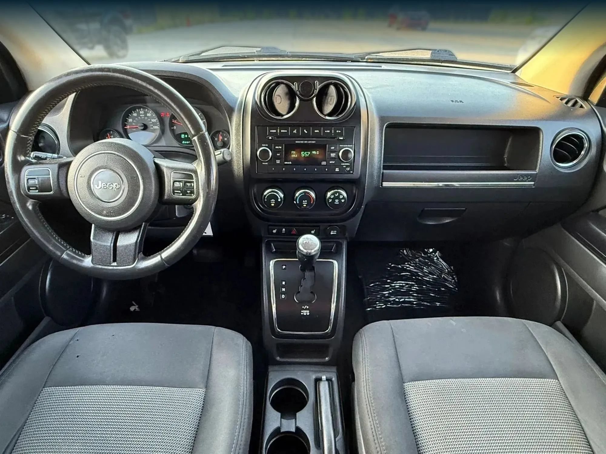 Used 2013 Jeep Compass Latitude AWD/4WD image 3