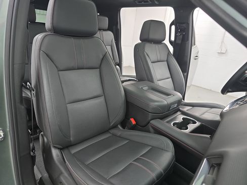 Used 2024 Chevrolet Suburban RST w/ Luxury Package image 10