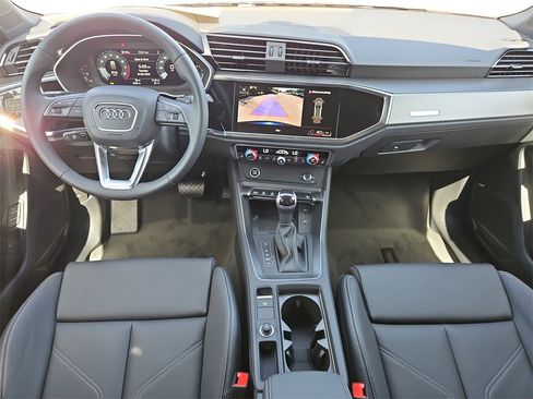 New 2025 Audi Q3 2.0T Premium image 10
