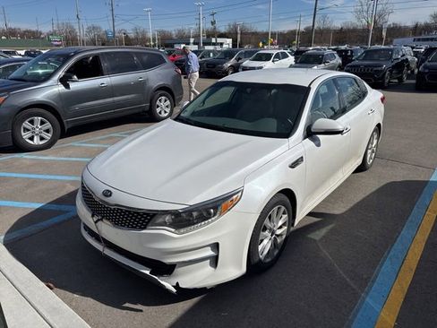 Used 2018 Kia Optima EX image 2