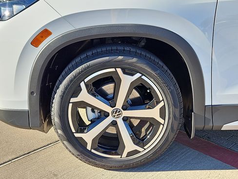New 2026 Volkswagen Tiguan SE FWD image 6