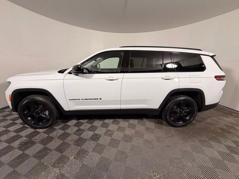 Certified 2023 Jeep Grand Cherokee L Limited w/ Black Appearance Package image 5