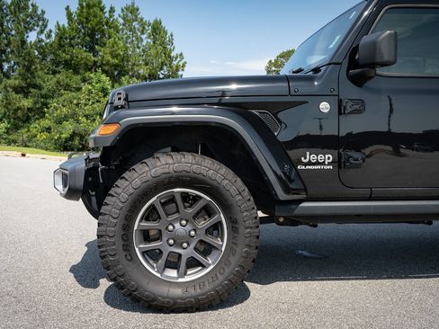 Used 2020 Jeep Gladiator Overland AWD/4WD image 4