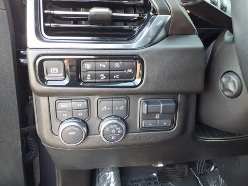 Used 2025 GMC Yukon Denali w/ Advanced Technology Package AWD/4WD image 34