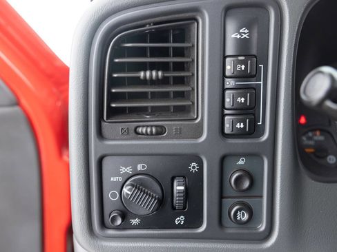 Used 2005 Chevrolet Silverado 2500 LS w/ Heavy-Duty Power Package image 33