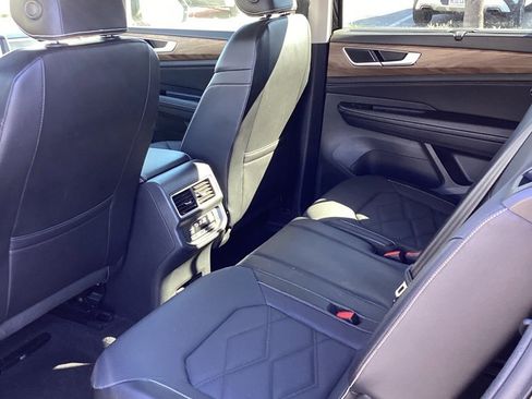 Used 2024 Volkswagen Atlas SE image 9