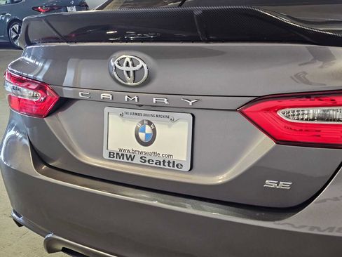 Used 2020 Toyota Camry SE FWD image 7