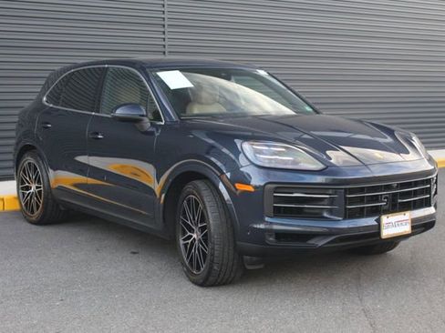 Certified 2025 Porsche Cayenne image 10