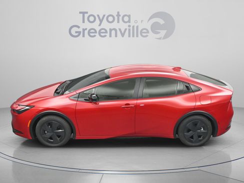 Used 2025 Toyota Prius LE FWD image 5