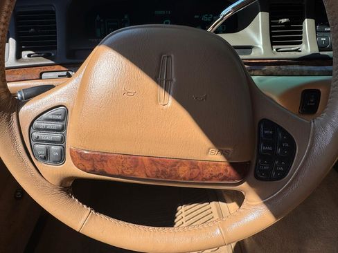Used 1996 Lincoln Town Car Signature RWD image 21