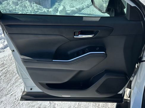 Used 2021 Toyota Highlander XLE image 15