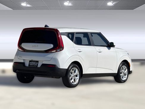 Used 2022 Kia Soul LX w/ Technology Package FWD image 8