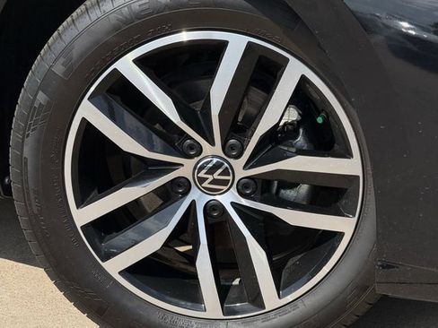 Used 2026 Volkswagen Jetta SE FWD image 7