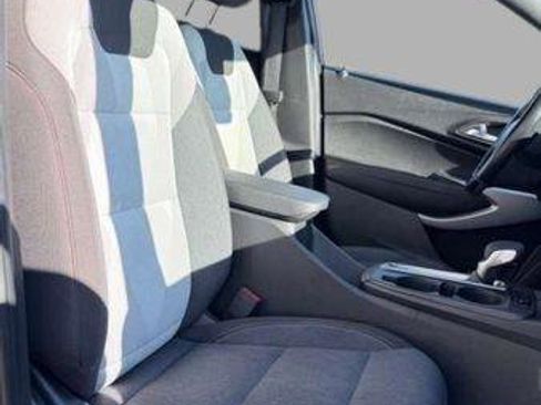 Used 2024 Chevrolet Trax RS FWD image 34