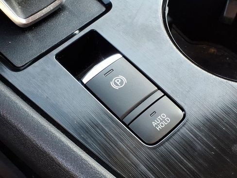 Used 2023 Nissan Rogue SV image 16