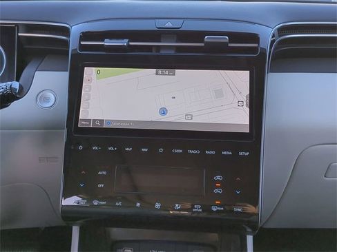Certified 2024 Hyundai Tucson Limited image 18