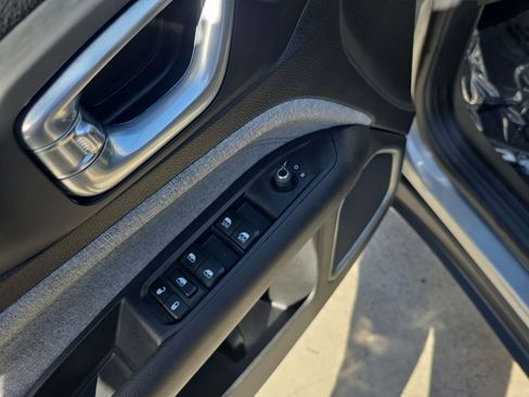 Used 2024 Jeep Compass Latitude image 11