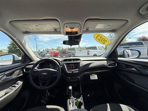 Used 2023 Chevrolet TrailBlazer LT FWD image 20