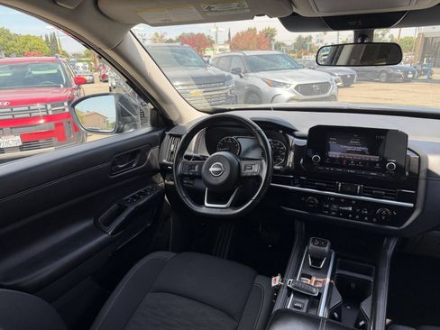 Used 2025 Nissan Pathfinder SV FWD image 36