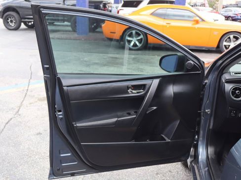Used 2019 Toyota Corolla SE FWD image 12
