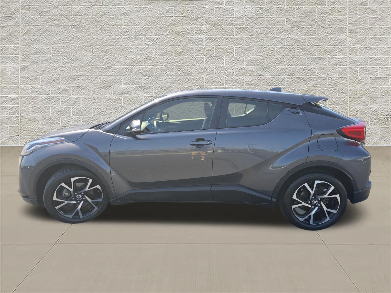 Used 2020 Toyota C-HR XLE FWD image 4